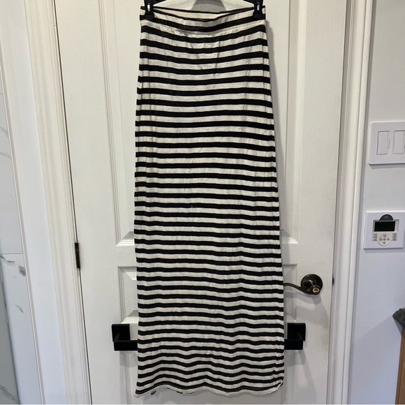 Zara grey & cream striped maxi skirt - Picture 2 of 4